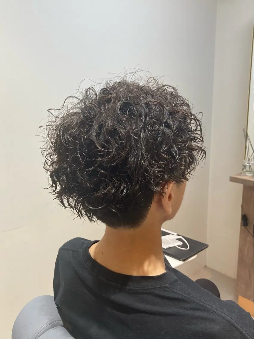 パーマ メンズ カット パーマ ピンクカラー🎀 米津 美佑のヘアスタイル