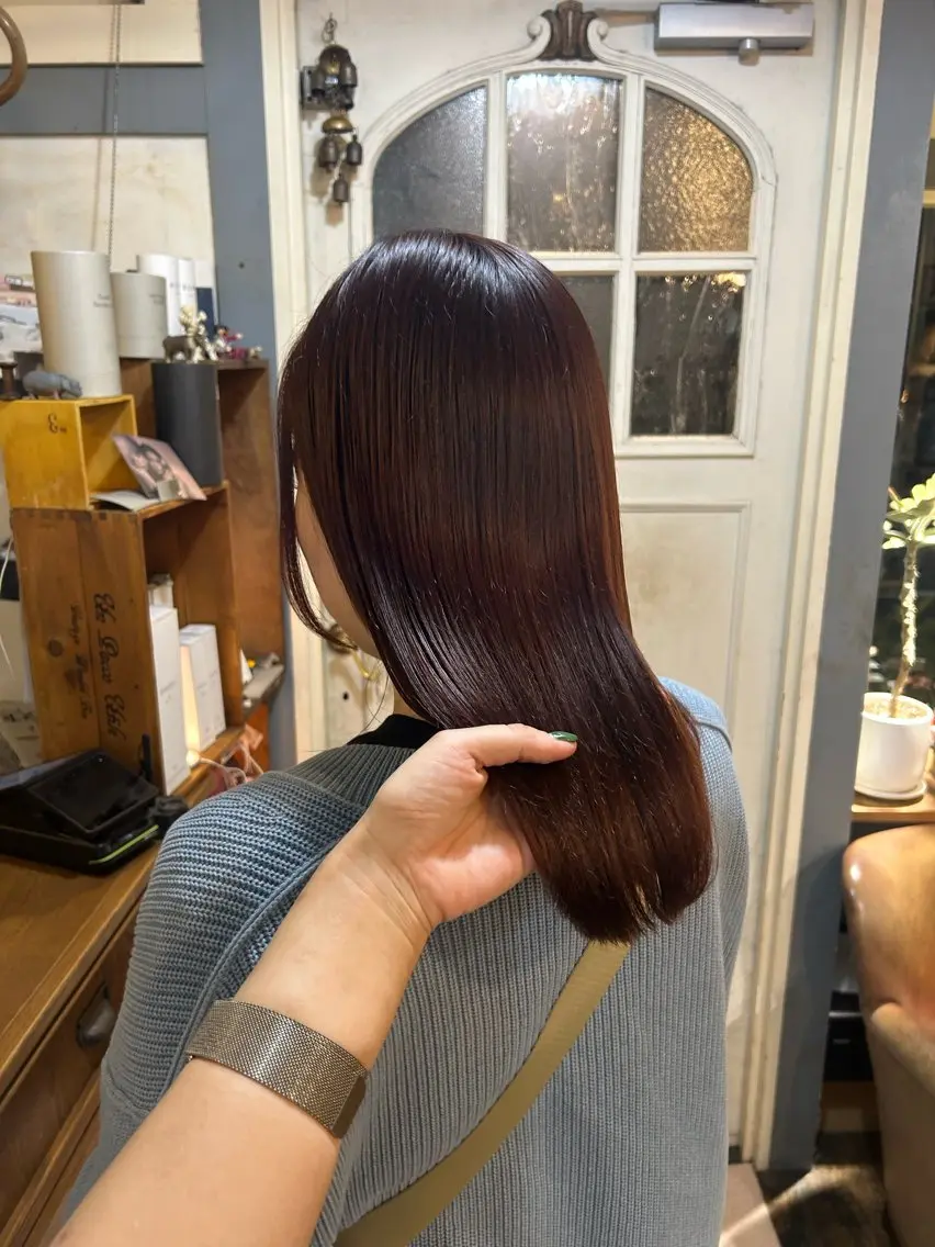 ミディアム カラー ボルドーカラー ヘアカラー ヘッドスパ BRITS 渡辺 菜々子のヘアスタイル