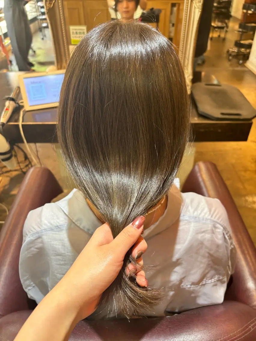 ロング カラー オリーブカラー 髪質改善カラー ベージュ🤎YUMEのヘアスタイル