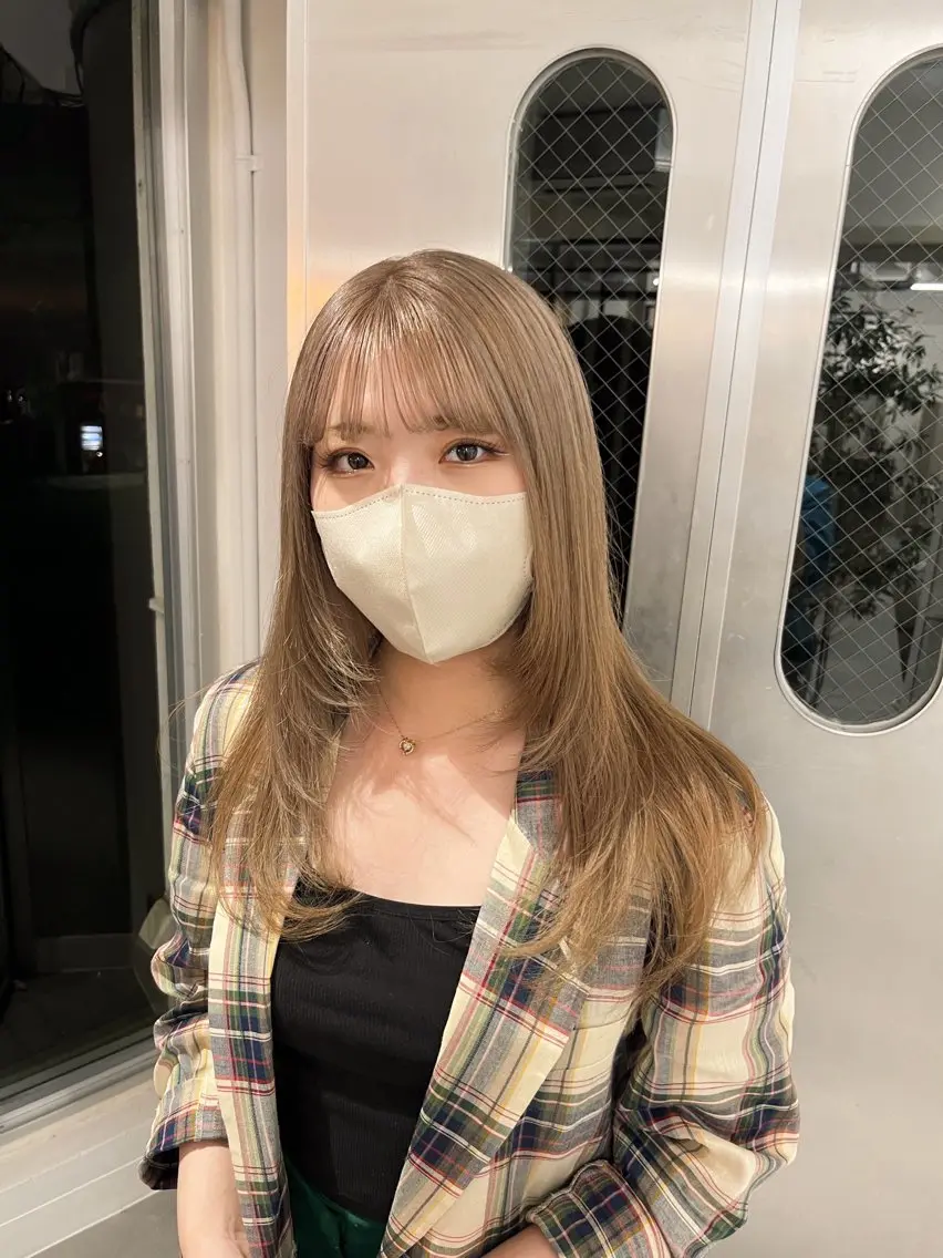 ロング カラー ベージュカラー ブリーチ ミルクティーベージュ レイヤーカット 渡邊 ひかるのヘアスタイル