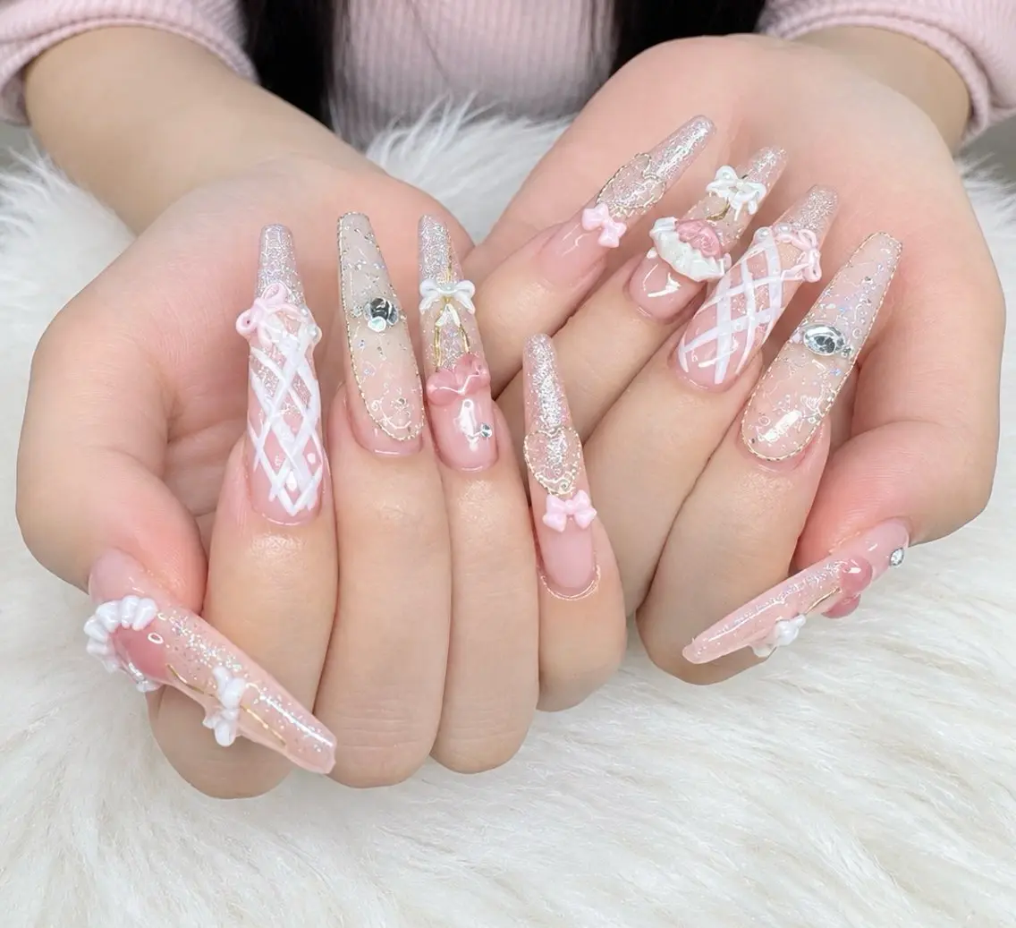 ネイル MIKA RUBY NAIL SLONのネイルデザイン