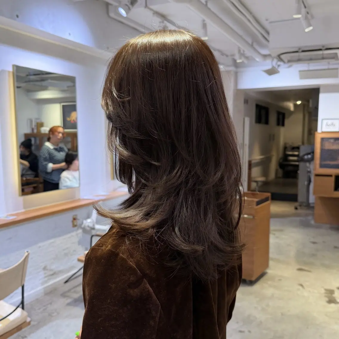 ミディアム カラー ミディアムレイヤー アッシュ アッシュブラウン ブラウンカラー 透明感カラー ARISA 学芸大学/海外ヘアのヘアスタイル
