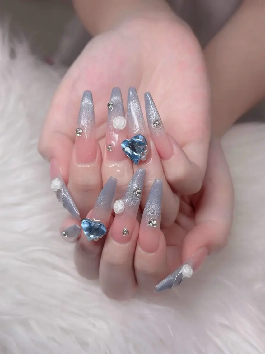 ネイル アートネイル オーロラネイル チークネイル 長さ出し フットネイル Anh Nail 歌舞伎町のネイルデザイン