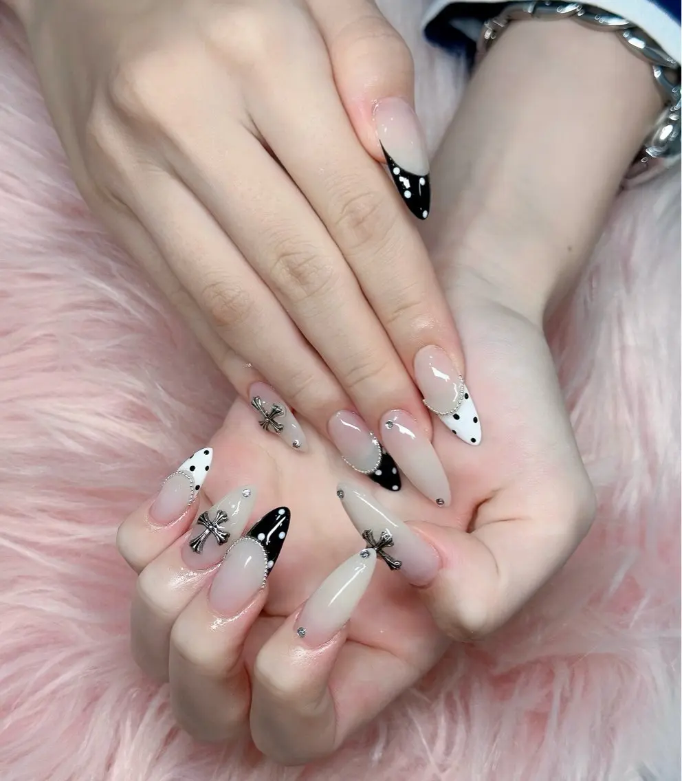 ネイル ハンドネイル HAPPI NAIL CALINのネイルデザイン