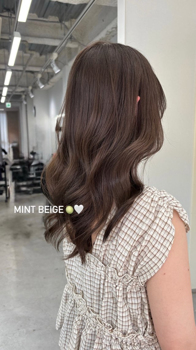 セミロング ヘアカラー トリートメント ブリーチなし透明感 🪄aoi🤎のヘアスタイル