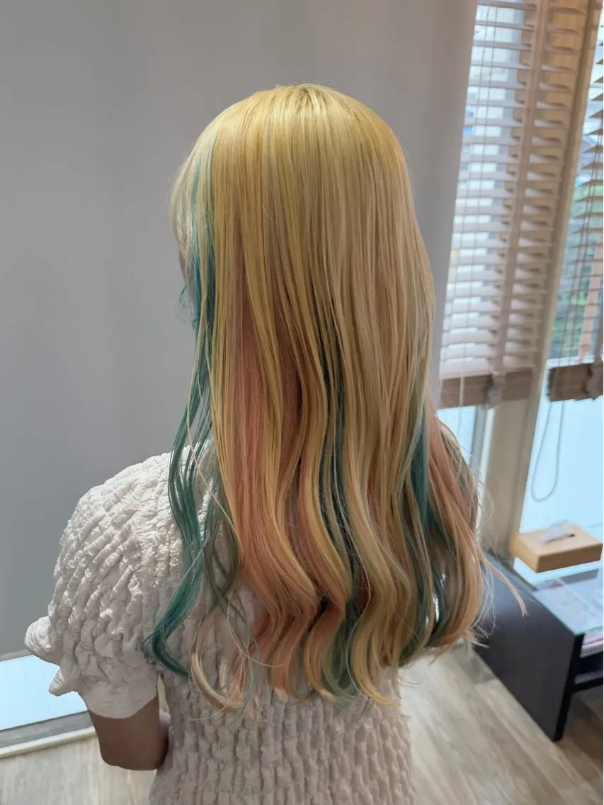 ロング カラー デザインカラー ピンクカラー カット ヘアカラー トリートメント envogue ゆりのヘアスタイル