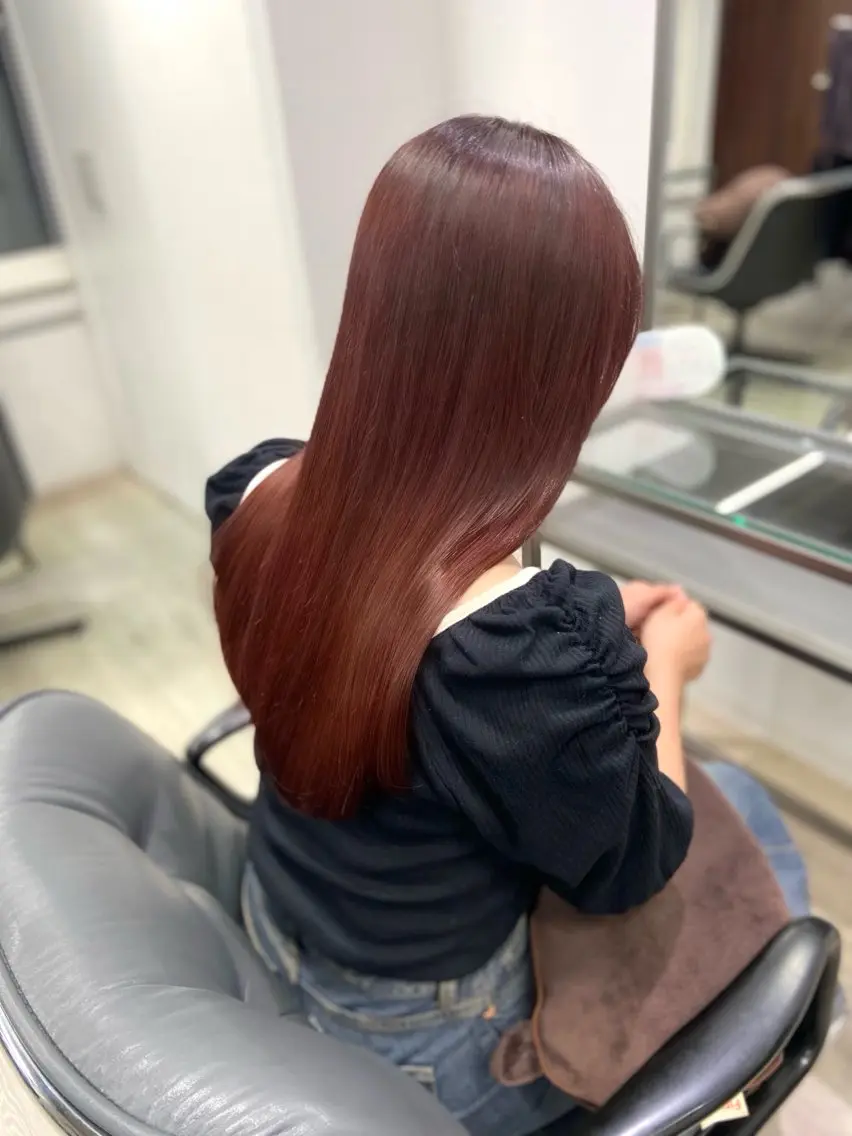 カラー レッドカラー 山下 穂嘉のヘアスタイル
