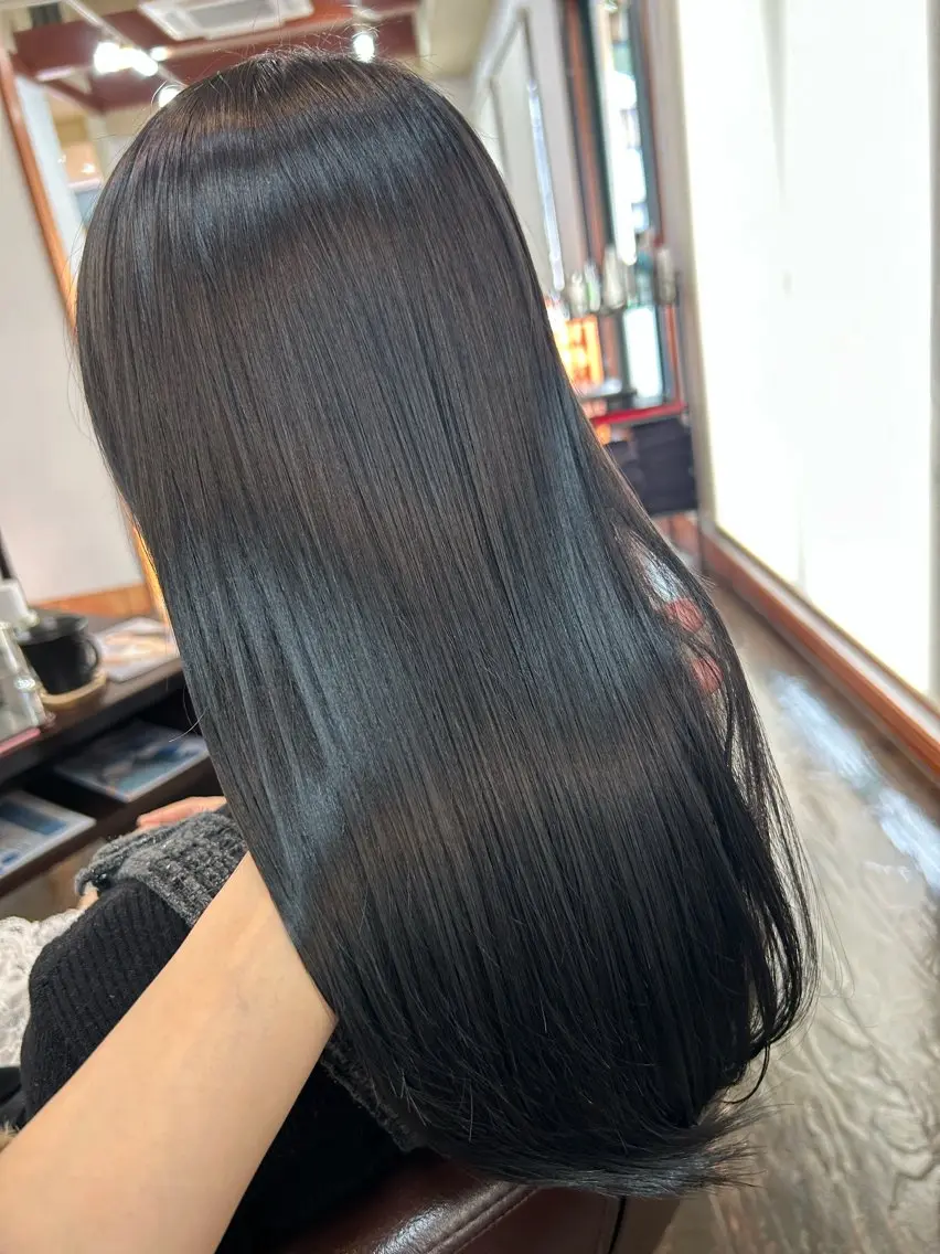 カラー 黒髪 ブルーカラー ブルーブラック 坂本 瑞季 🤍 髪質改善のヘアスタイル