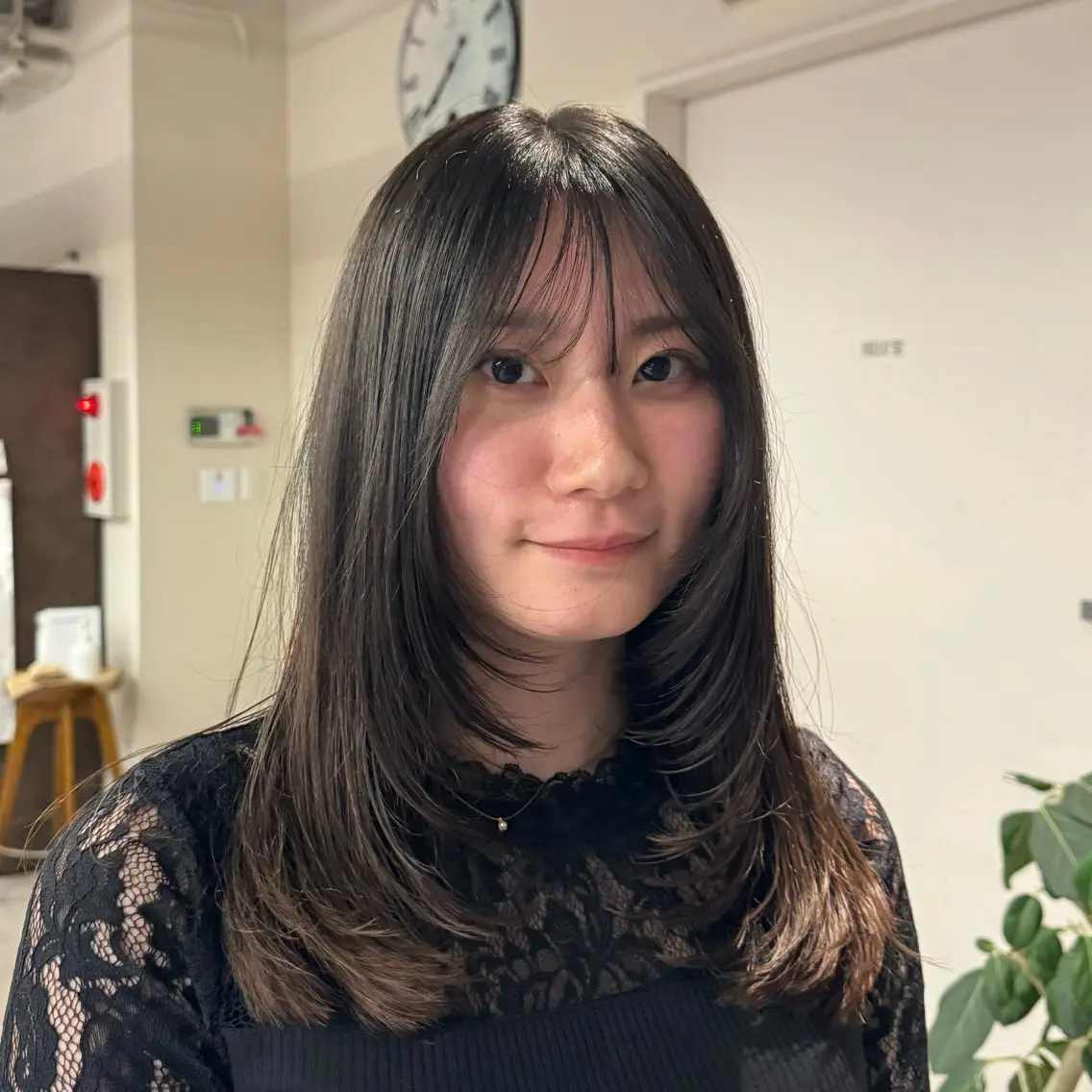 セミロング 顔周りカット レイヤーカット カット まほ/レイヤーカット 🍒🤍透明感カラーのヘアスタイル