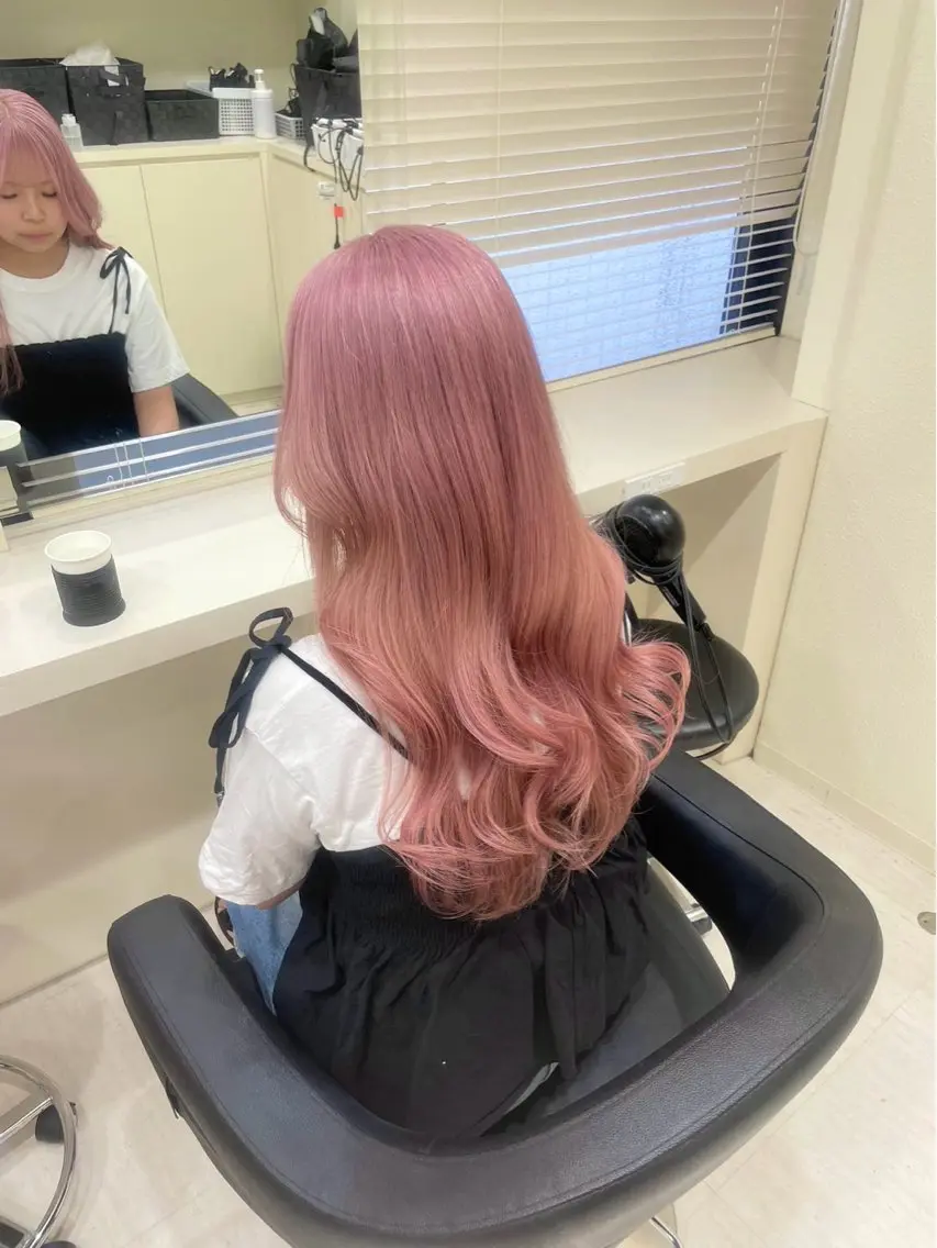 ロング カラー ヘアアレンジ ヘアカラー 韓国レイヤー&ピンク 艶髪🩶maikoのヘアスタイル