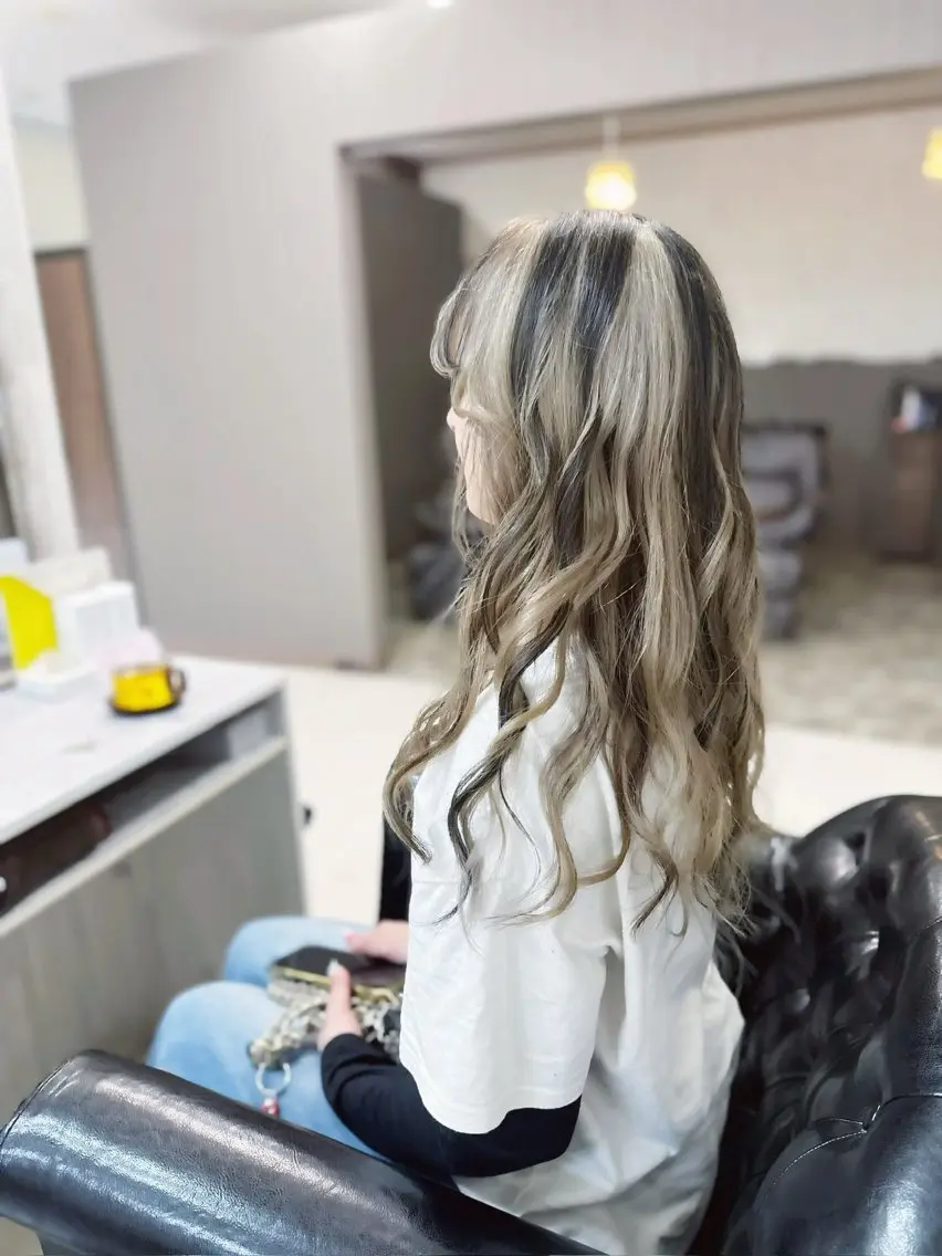 ロング カラー ブリーチ ケアブリーチ デザインカラー ヘアカラー トリートメント YURI ✨のヘアスタイル