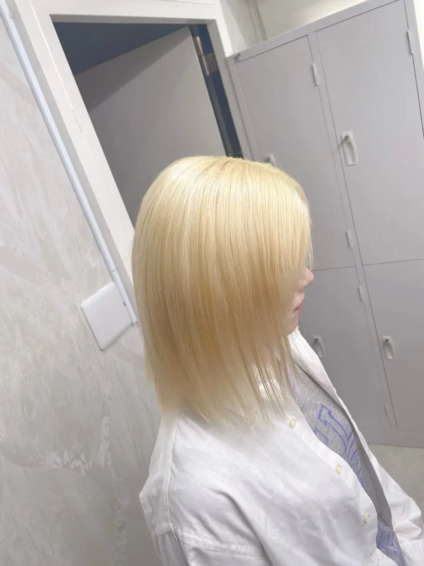 ミディアム カラー 抜きっぱなしブロンド ブロンド ハイトーンカラー ヘアカラー 🩵ハイトーン/ レイヤーYUZU🩵のヘアスタイル