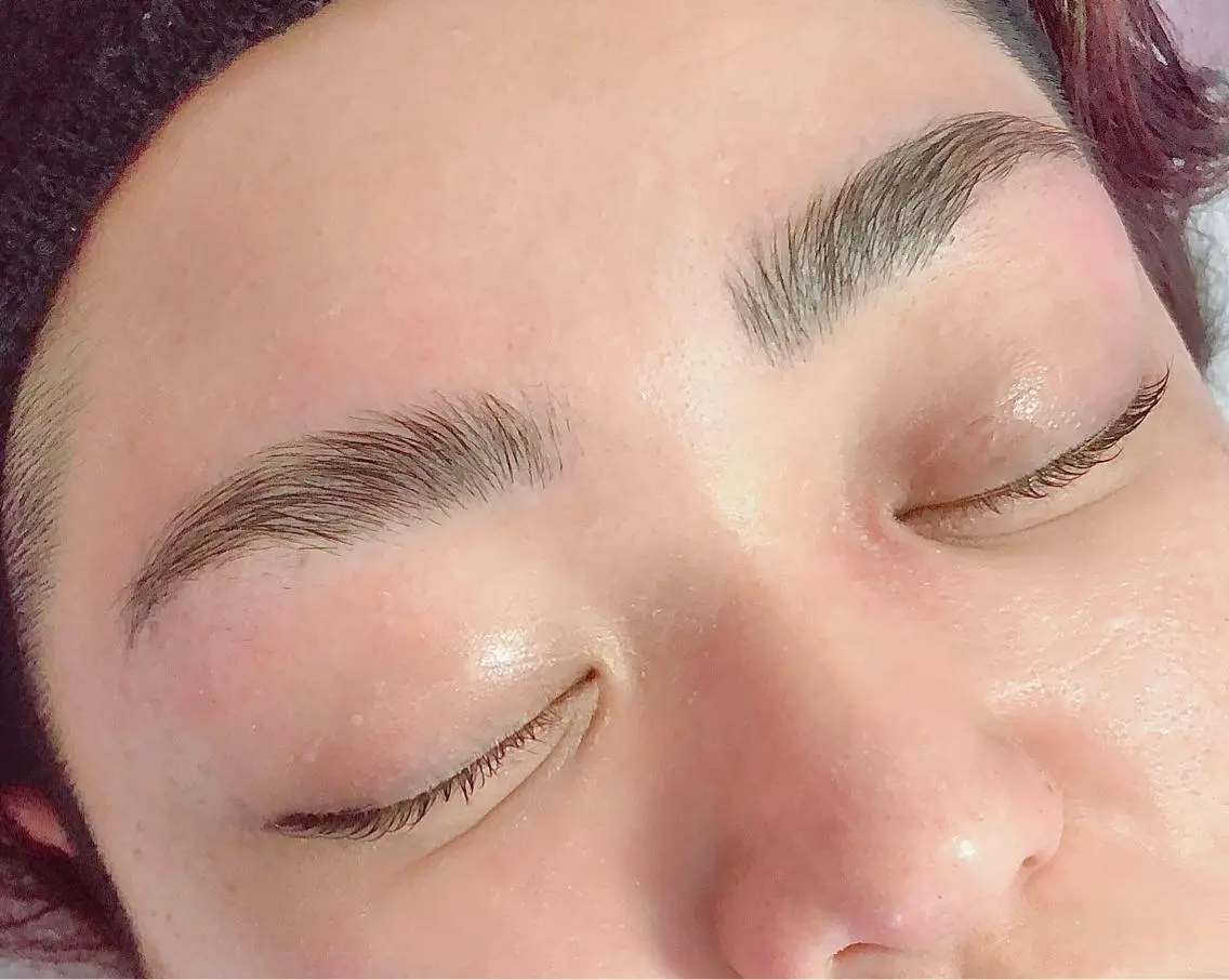 アイブロウ ハリウッドブロウリフト Hug me eyelashのマツエク・マツパデザイン