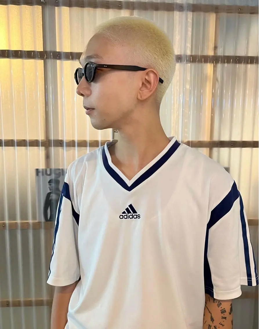 ショート カラー メンズ アップバング メンズブリーチ センターパート メンズハイライト メンズハイトーン カット ヘアカラー PARKiiiNG 大阪心斎橋/ブリーチのヘアスタイル
