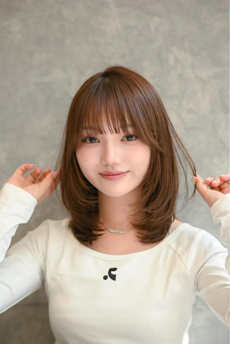 ミディアム カラー ミディアムレイヤー ブラウンカラー 透明感カラー レイヤーカット 小顔カット 垢抜け美容師✨/ えばらひではるのヘアスタイル