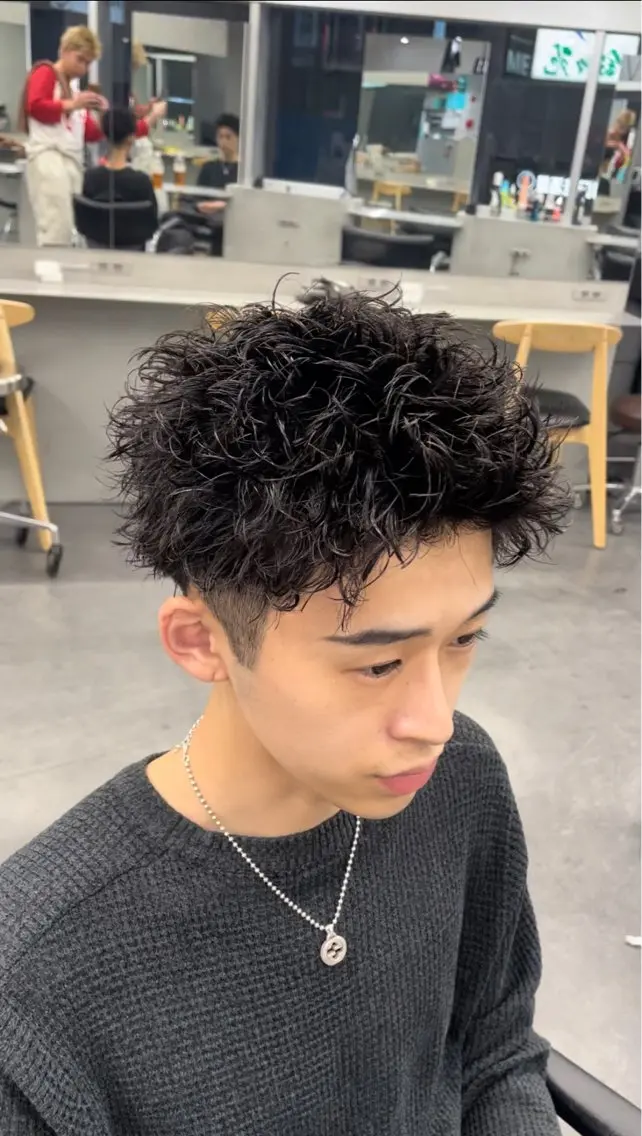 ショート メンズ メンズパーマ 波巻きパーマ fifth リュウセイのヘアスタイル