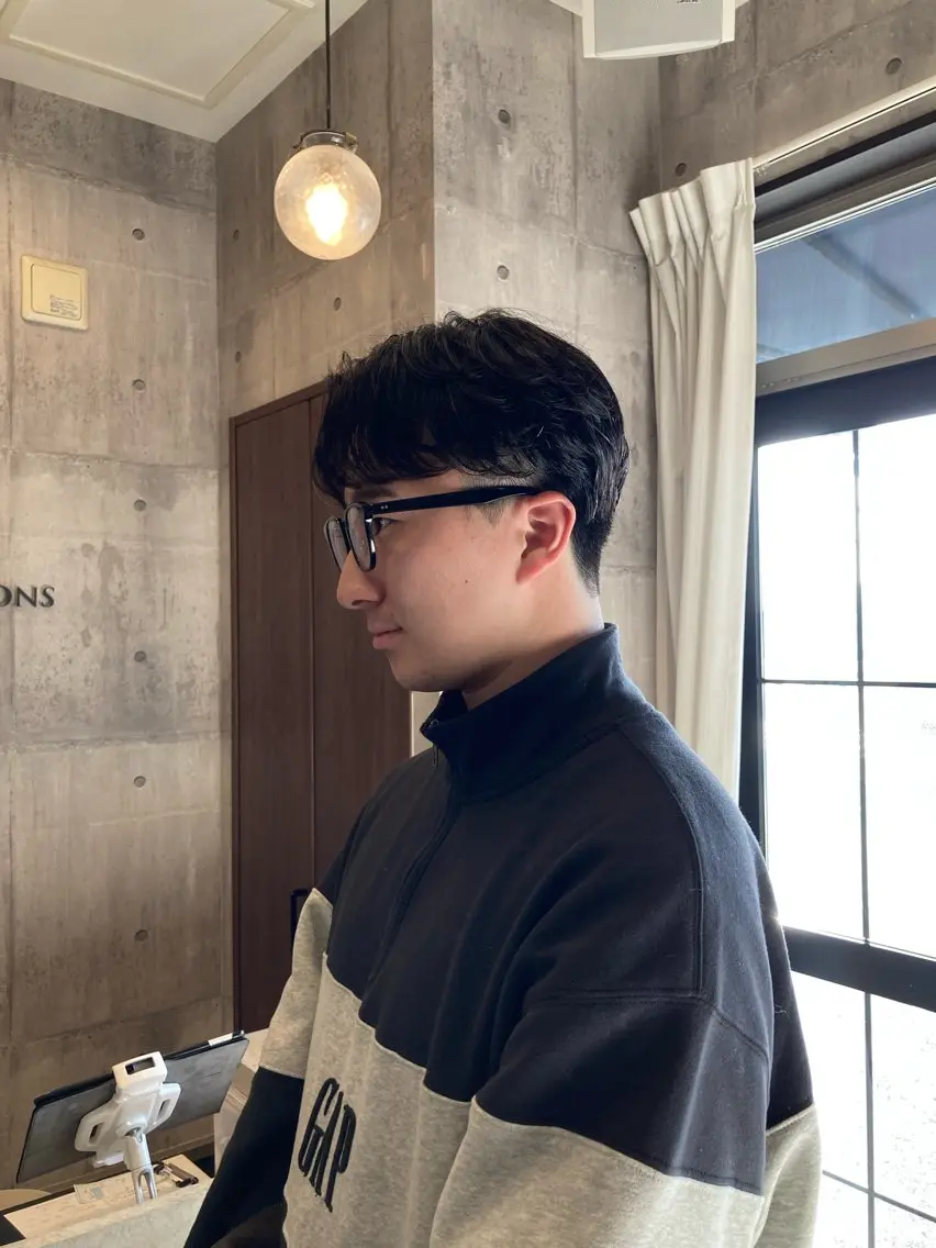 パーマ メンズ センターパート メンズパーマ カット パーマ ハマノ ミユのヘアスタイル