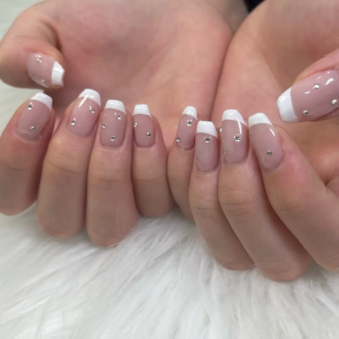 ネイル フレンチネイル オフィスネイル シンプルネイル ワンホンネイル ホワイト ハンドネイル chai 上本町 sakuraのネイルデザイン