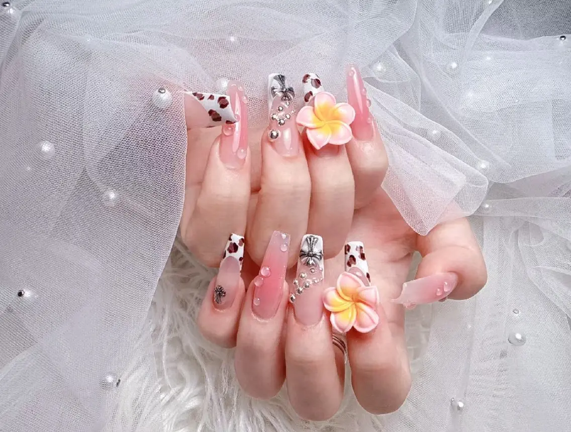 ネイル ENsalon AKIRAのネイルデザイン