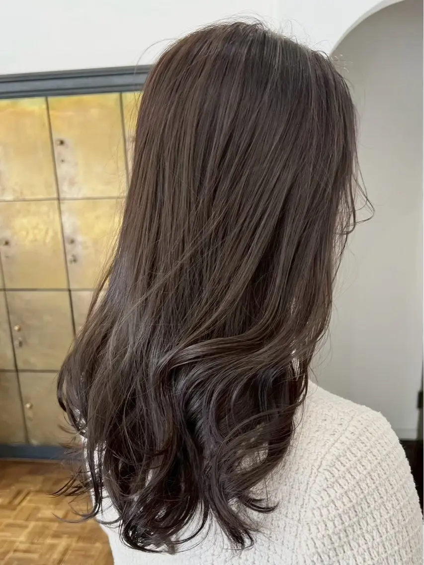 セミロング カラー 森 彩夏のヘアスタイル