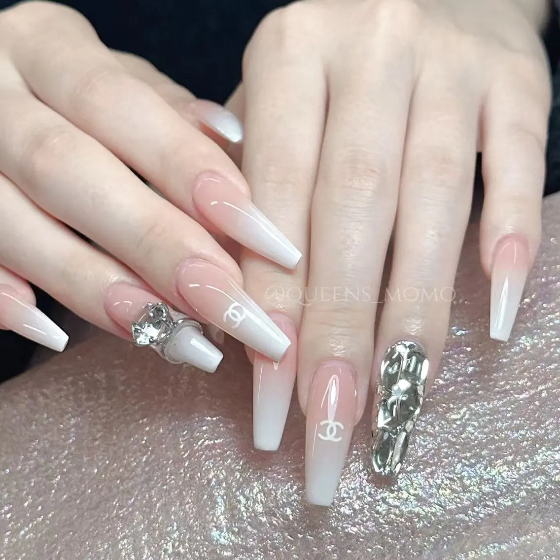 ネイル ハンドネイル Queens テイのネイルデザイン