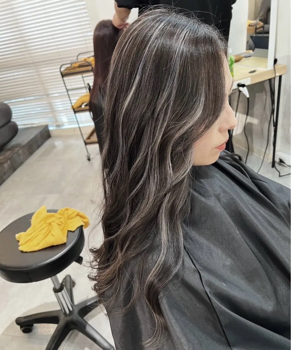 ロング カラー ダークグレー ダークグレージュ グレージュ ハイライトカラー ハイライト 指名数No.1 /NAOYAのヘアスタイル