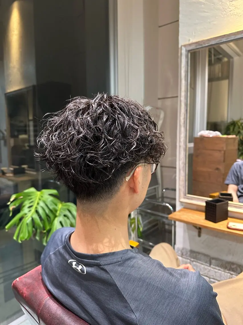 パーマ メンズ フェードカット メンズパーマ スパイラルパーマ 三井淳平 /メンズパーマのヘアスタイル