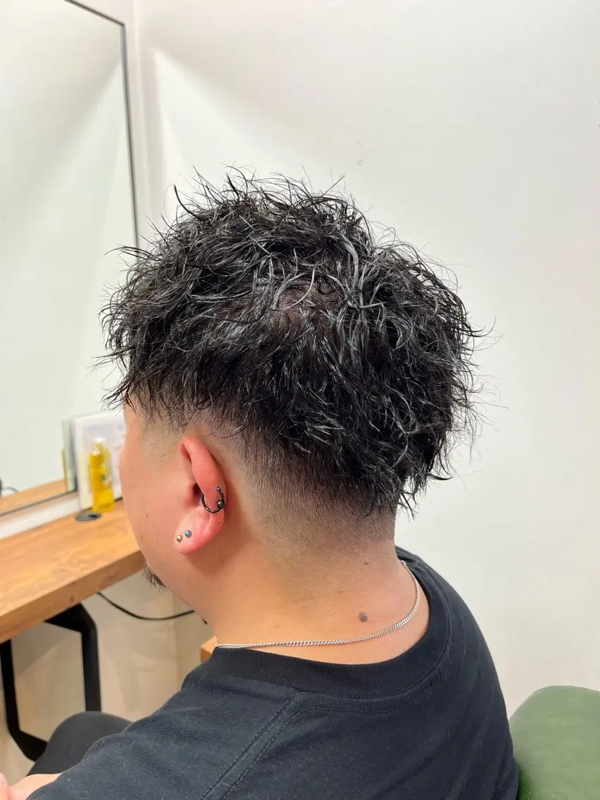 ショート パーマ メンズ フェードカット メンズパーマ メンズツイストパーマ ツイストパーマ ヘア＆ネイル＆アイ サロンパルヨンのマツエク・マツパデザイン