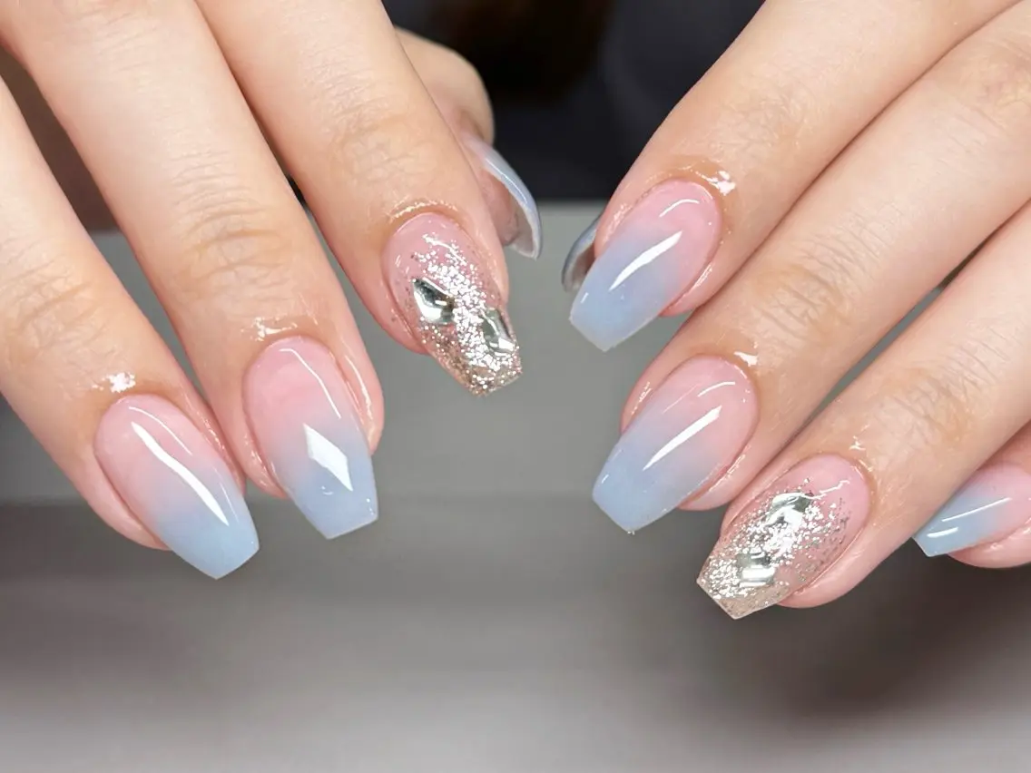 ネイル オーロラネイル 長さ出し フレンチネイル ジェルネイル ガラスフレンチ Rela・S NAILのネイルデザイン