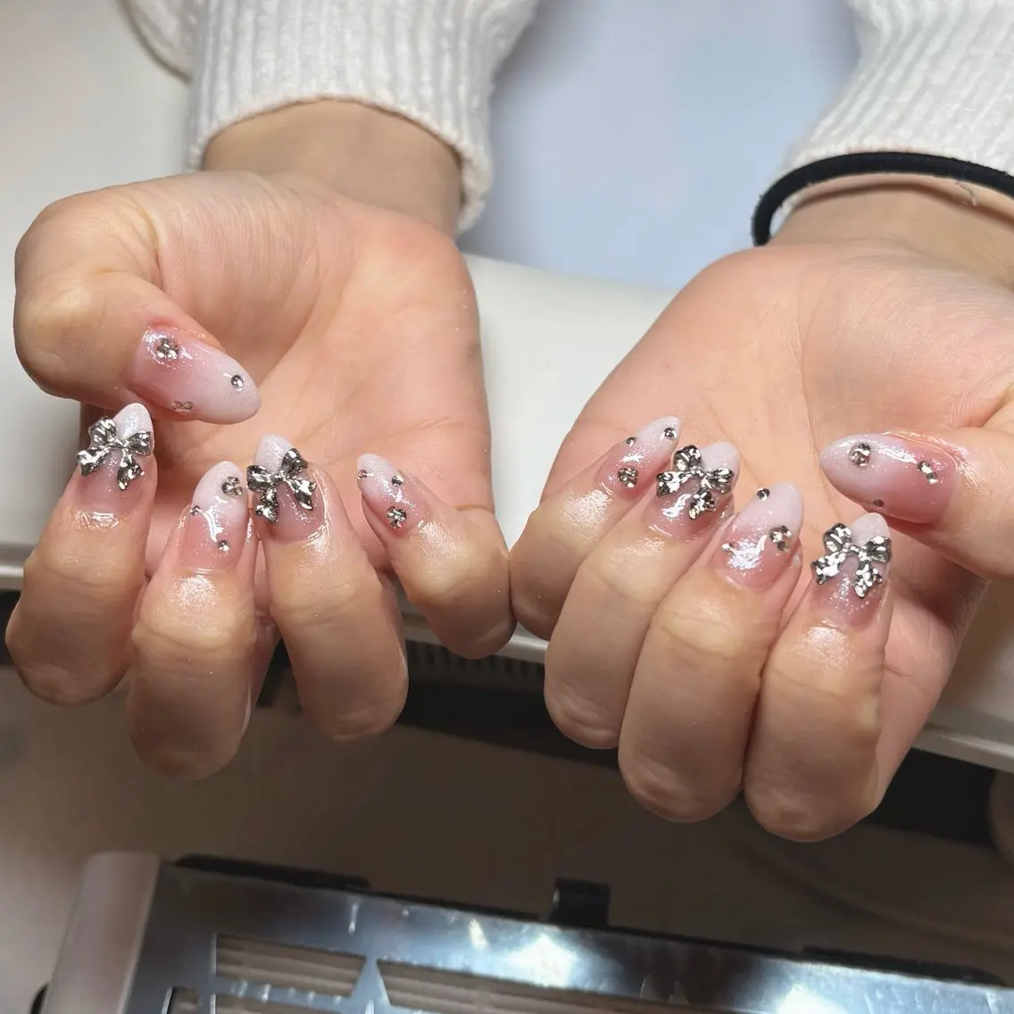 ネイル グラデーション ホワイト ハンドネイル Lily Nailのネイルデザイン