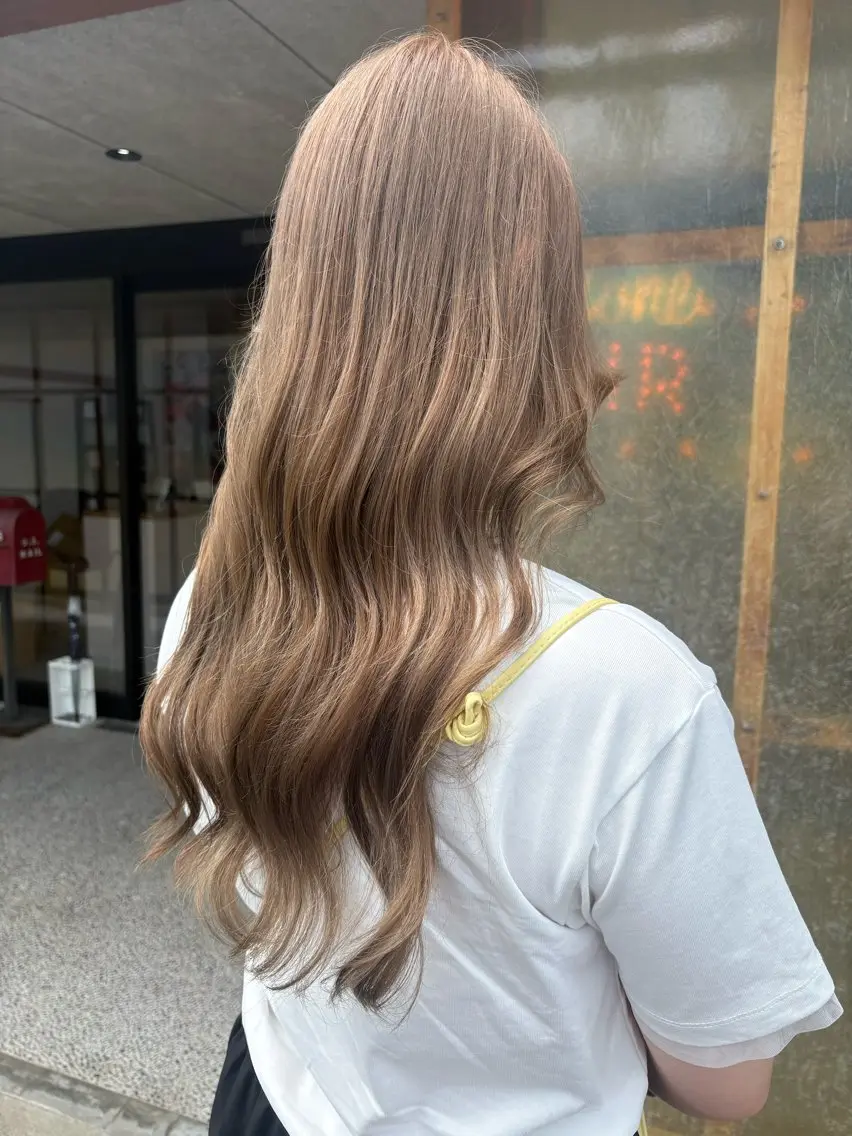 ロング ヘアカラー 丹羽 来夢のヘアスタイル