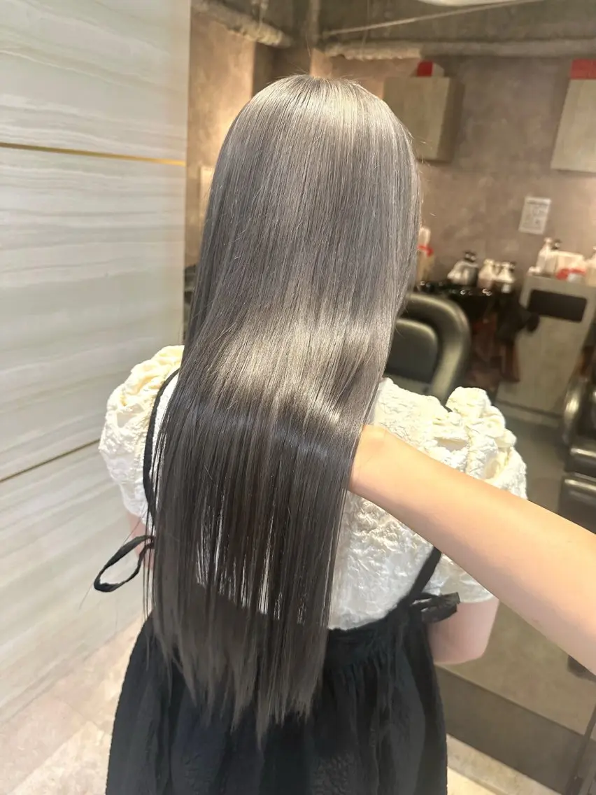 ロング カラー パーマ ヘアアレンジ メンズ カット ヘアカラー トリートメント 🌱巴結生🌿グレー ジュ☁️ミルクティーのヘアスタイル