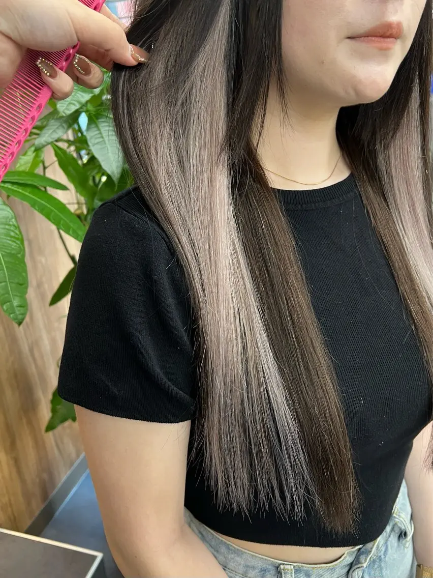 ロング カラー シールエクステ 黒髪 ブラウンカラー イヤリングカラー インナーカラー ショート/ウルフ カットモデル募集のヘアスタイル
