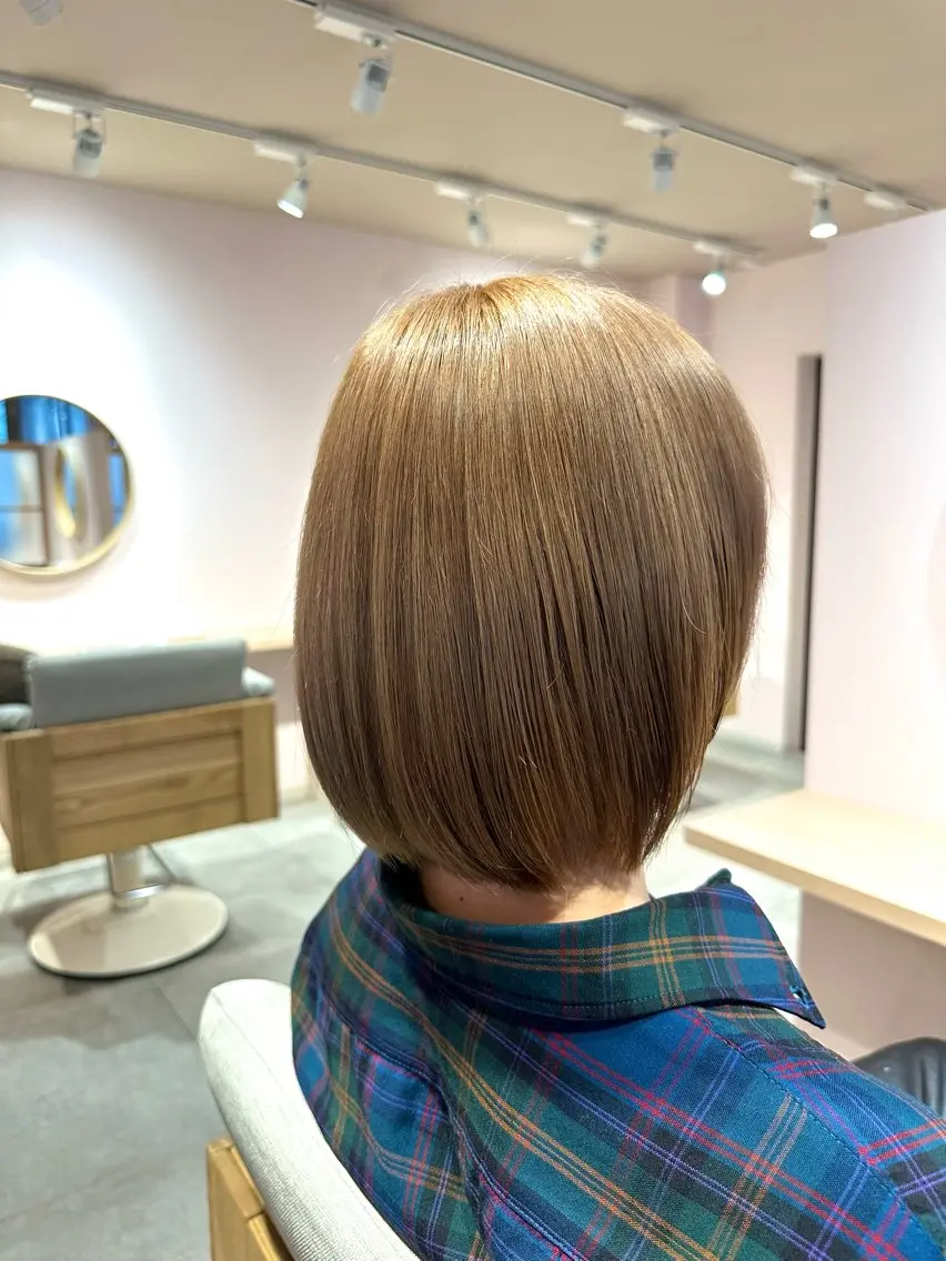 カラー ベージュカラー ブリーチ ダブルカラー ミルクティーベージュ 芝智也／ ブリーチカラーのヘアスタイル