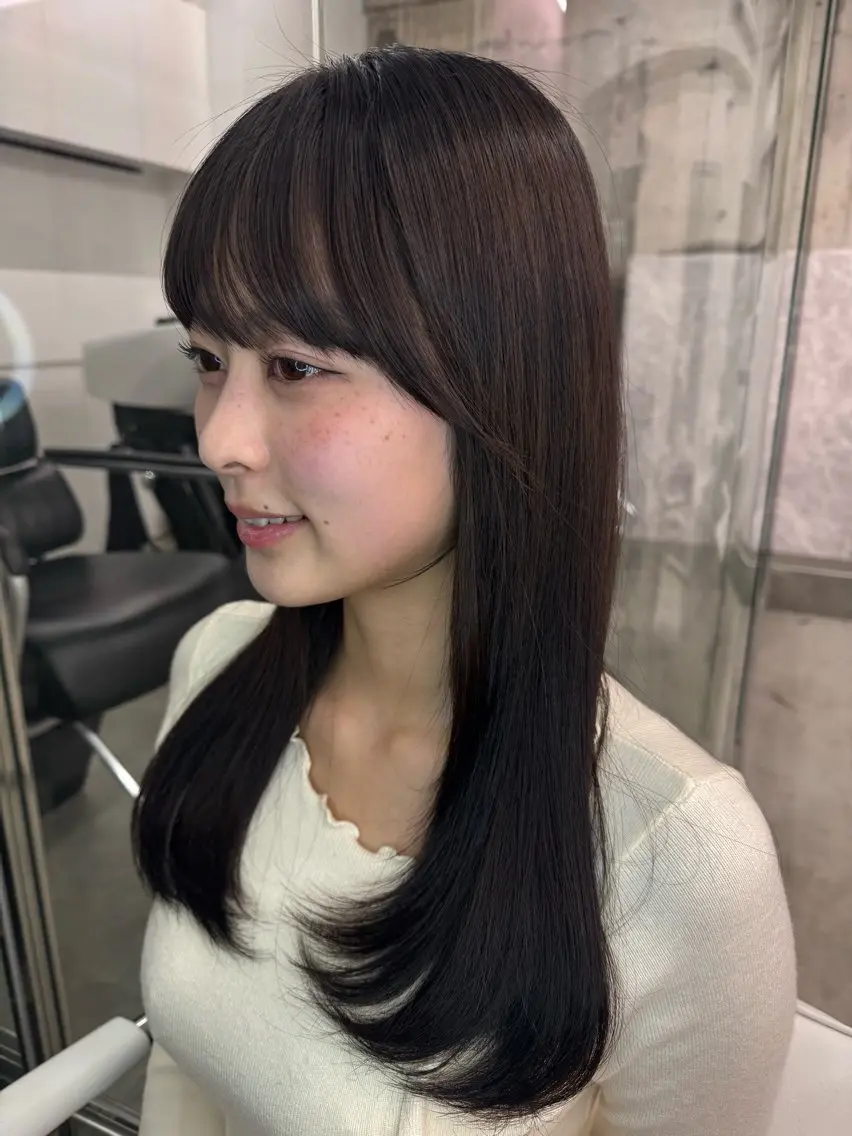 ロング 【顔まわりレイヤー透 明感カラー今崎太河】のヘアスタイル