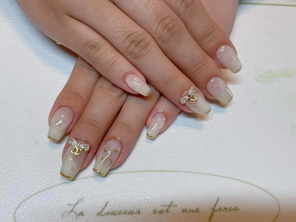 ネイル ミラーネイル エン Nail salonのネイルデザイン