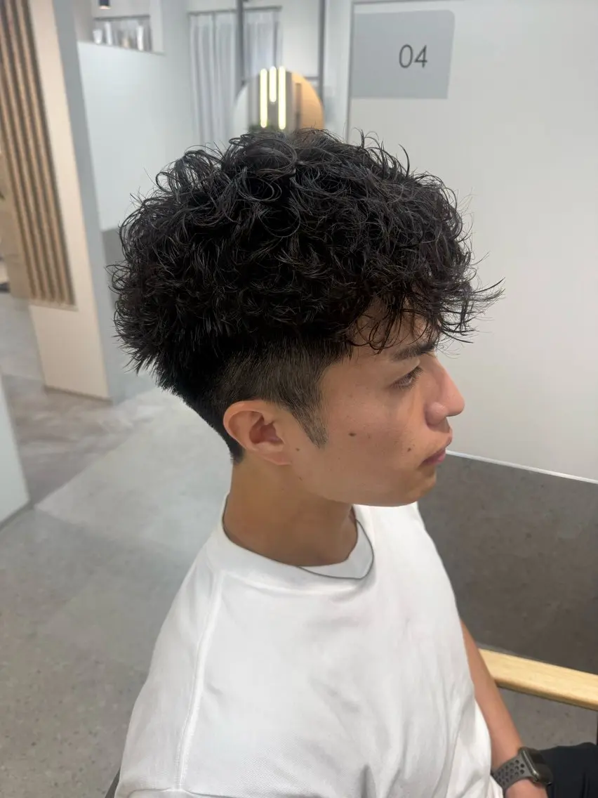 パーマ メンズ スペインカール 川﨑 未稀のヘアスタイル