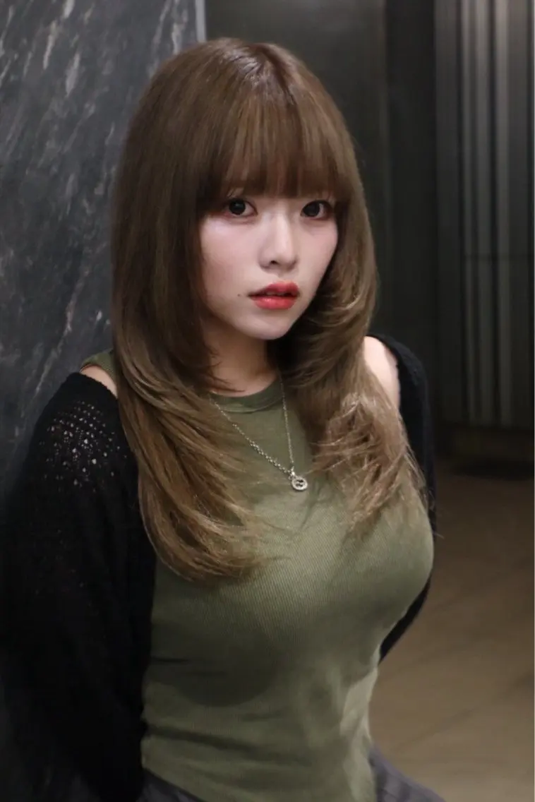 セミロング カラー ベージュカラー 透明感カラー オリーブベージュ カット ヘアカラー レイヤー/ブリーチ iwamiya岩見谷のヘアスタイル