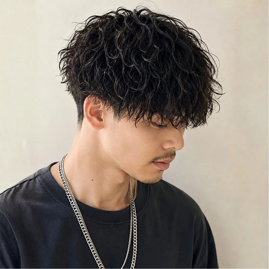 ミディアム パーマ メンズ ミディアムパーマ メンズバレイヤージュ メンズハイライト メンズパーマ くせ毛 カット パーマ メンズ特化🦚 片山/銀座のヘアスタイル