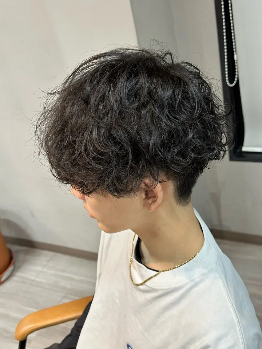 メンズ メンズパーマ 波巻きパーマ arika オケシ　リョウダイのヘアスタイル