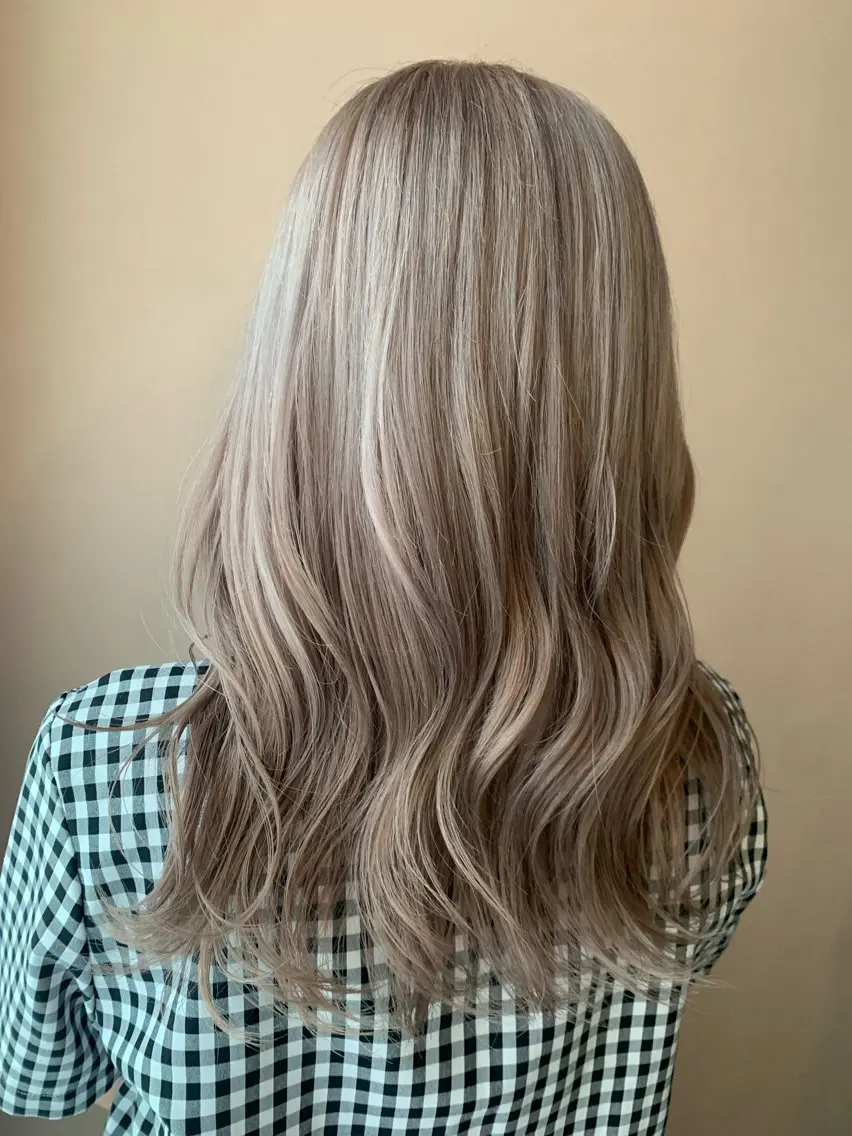 ロング カラー ベージュカラー ブリーチ ホワイトベージュ カット ヘアカラー トリートメント hubhair レイヤー/透明感のヘアスタイル