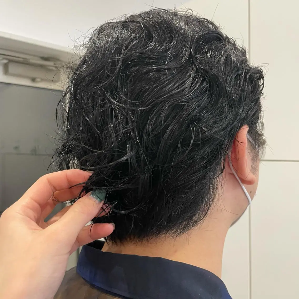 ショート カラー 黒髪 中根 麻友香のヘアスタイル