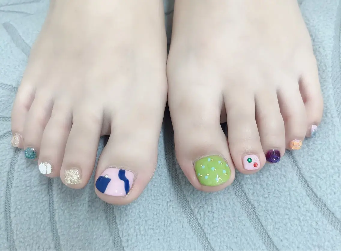 ネイル フットネイル MoonNail ユリ🌸のネイルデザイン