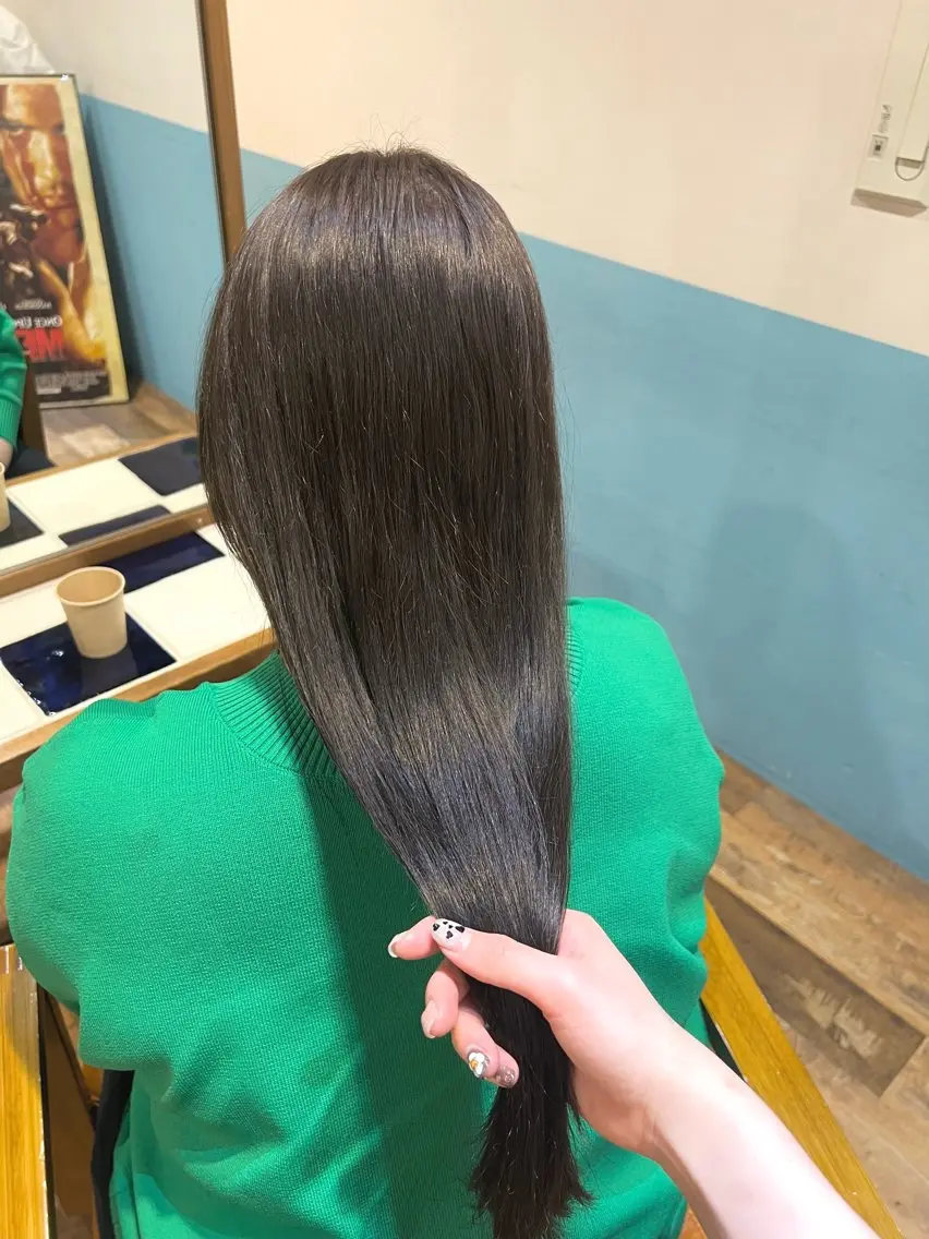 ロング カラー 透明感カラー グレージュ ⭐️Manaka⭐️ 艶髪🩵ナチュラルのヘアスタイル