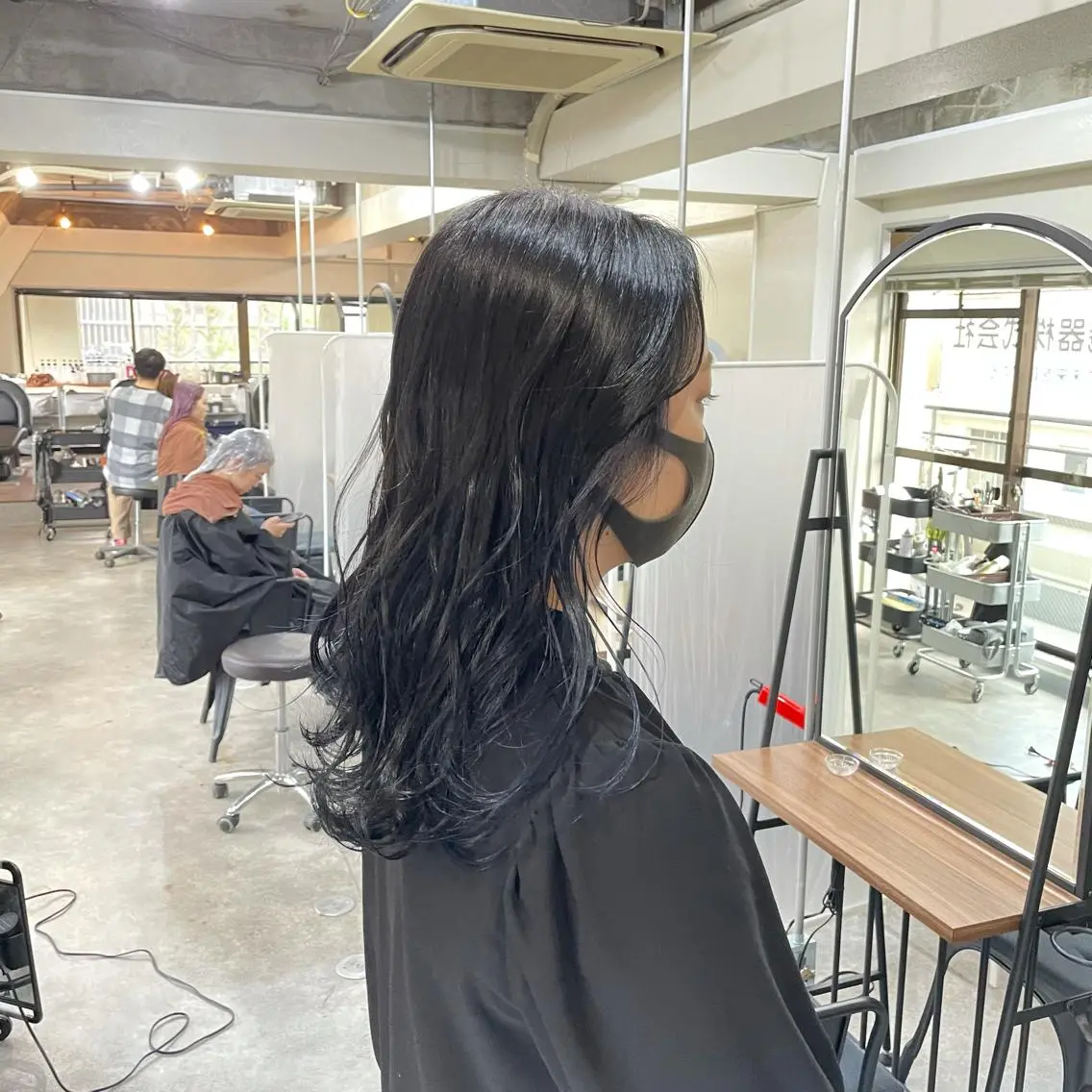 ミディアム カラー パーマ ヘアアレンジ メンズ キッズ ネイル マツエク・マツパ メンズブリーチ メンズハイライト メンズインナーカラー メンズ韓国風 アディクシーカラー 切りっぱなしヘアボブ ミディアムヘアRYOのヘアスタイル