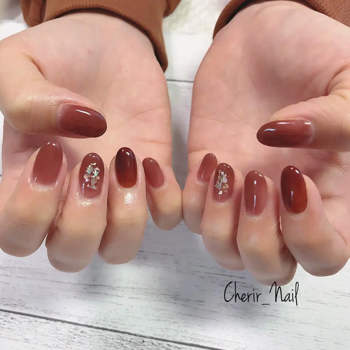 ネイル アートネイル べっ甲ネイル ブラウン ニュアンスネイル 赤色 Cherirnail kaoriのネイルデザイン