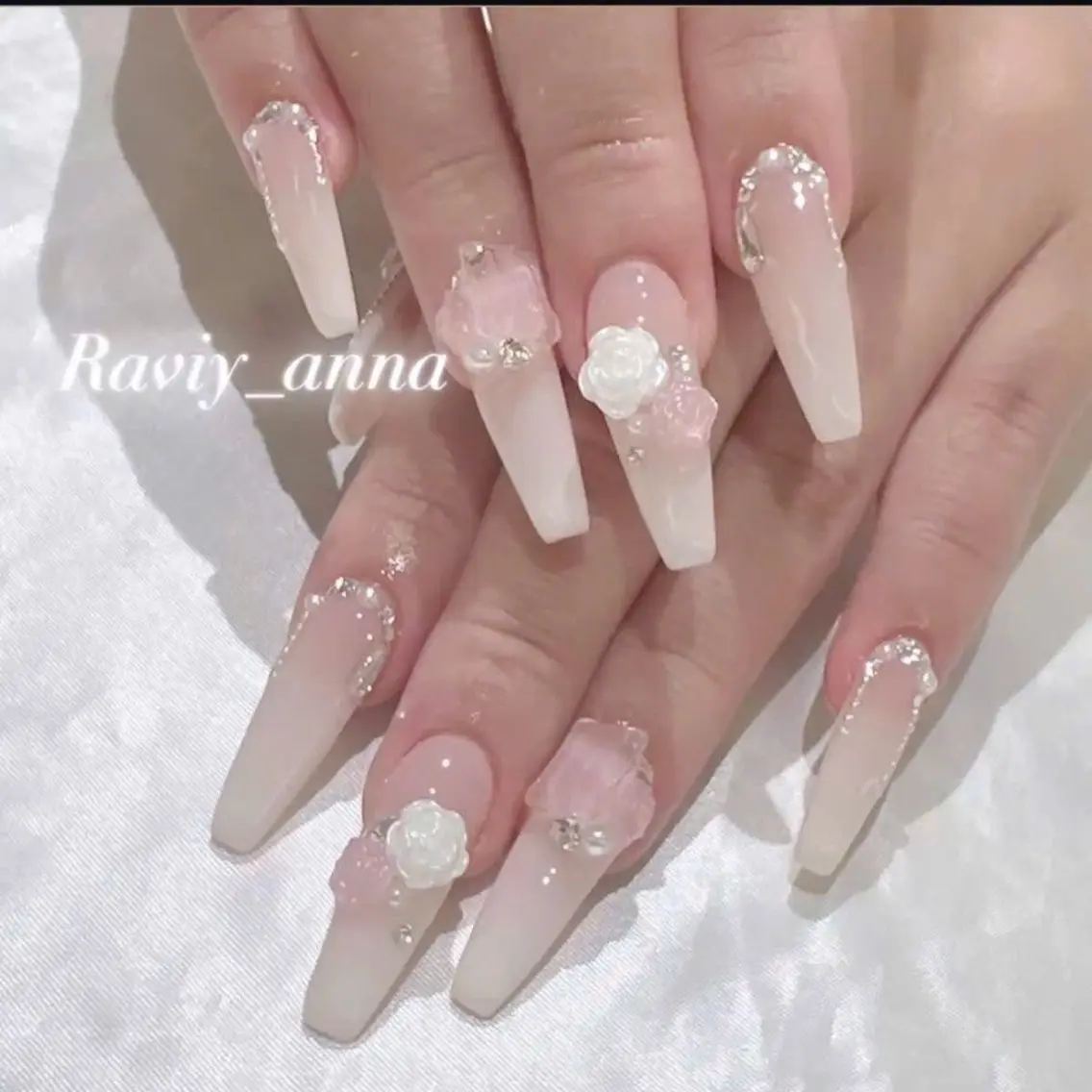 ネイル グラデーション ラメ(グリッター) マグネットネイル ミラーネイル ニュアンスネイル ハンドネイル Lumi de nailsのネイルデザイン