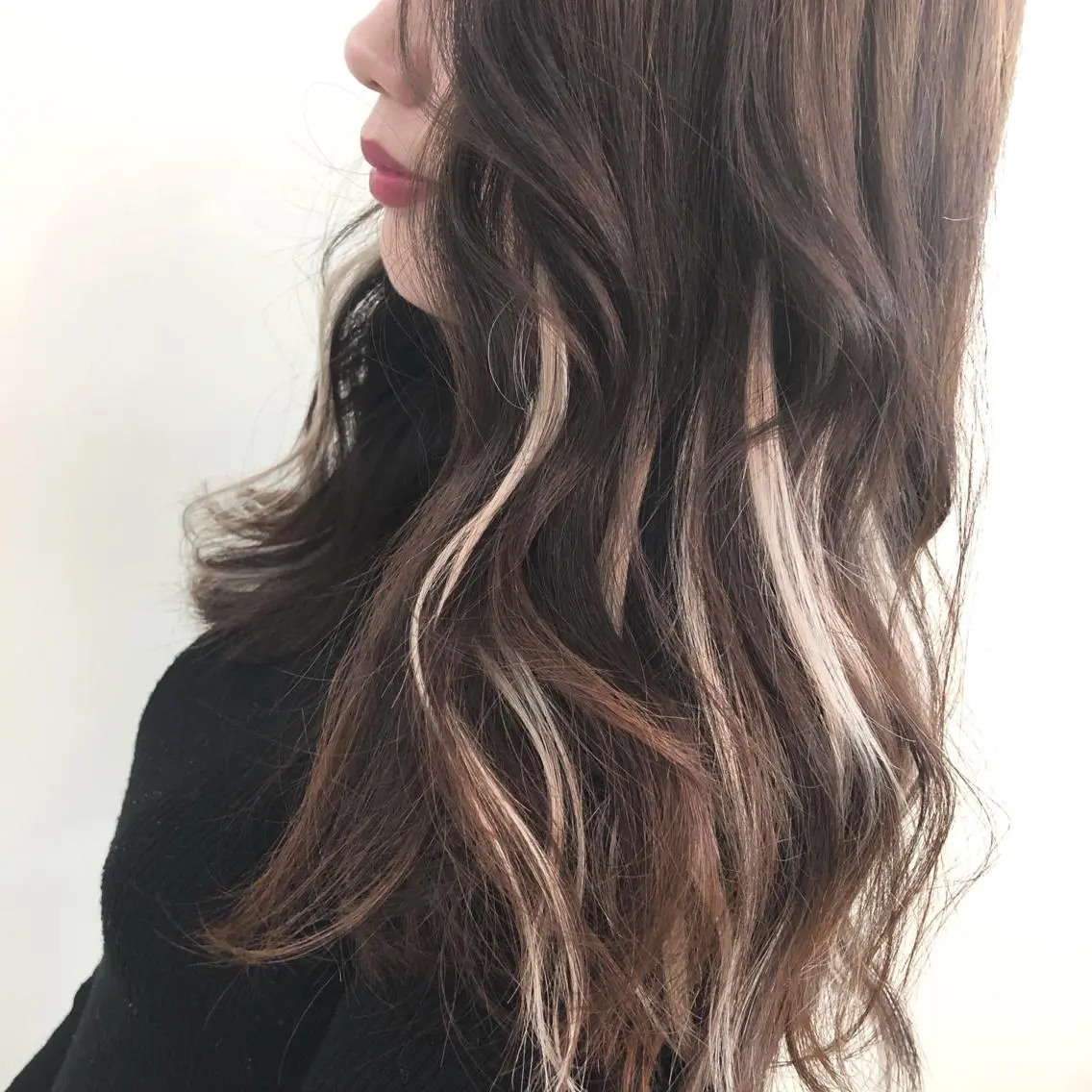 ロング エクステ ハイライト エクステ ハイトーン 💭黒崎ハルカのヘアスタイル