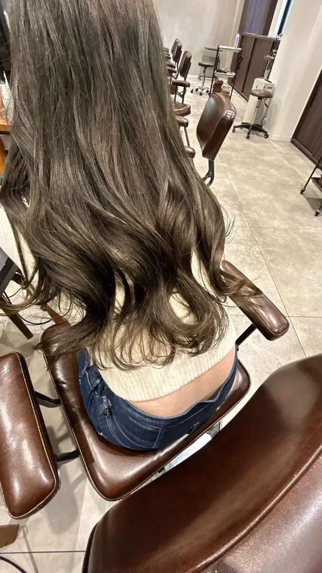 ロング カラー カット ヘアカラー オリーブベージュ/ ブリーチなし透明感のヘアスタイル