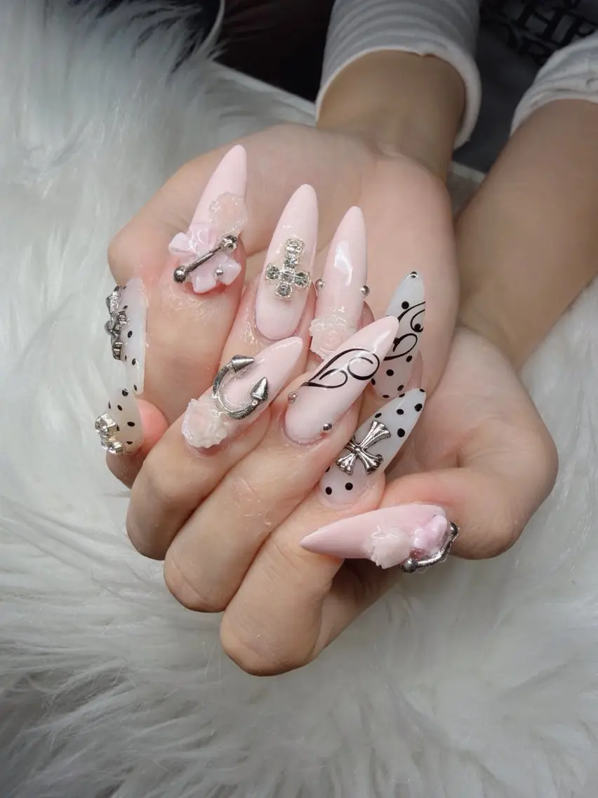 ネイル 長さ出し グラデーション 卒業式 キラキラネイル マグネットネイル Lee Nailsのネイルデザイン